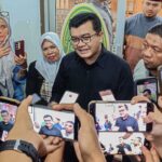 Reza Indragiri memberikan keterangan kepada awak media setelah menjadi saksi ahli forensik untuk Perkara Abdul Wahid di Pekanbaru. headlinesia/Sarah