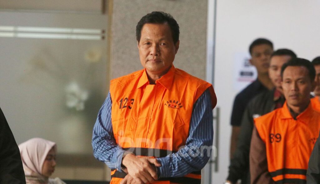 Bupati Muara Enim, Edison mengenakan Rompi Orange. foto JPNN