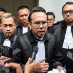 Kemal Shahab saat memberikan keterangan Pers kepda awak media pada sidang tututan Abdul Wahid di Pengadilan Pekanbaru