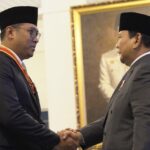 Penyematan Bintang Mahaputera Oleh Presiden Prabowo Subianto kepada Sudaryono.