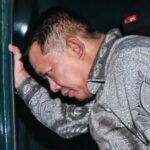 Mantan Jaksa Agung Muda Tindak Pidana Khusus (Jampidsus), Febrie Adriansyah, (kanan) turun dari mobil tahanan setibanya di Rutan Cabang KPK, Gedung KPK, Jakarta, Jumat (24/7/2026). Kejaksaan Agung menitipkan penahanan Febrie Adriansyah di Rutan KPK untuk menghindari konflik kepentingan terkait kasus dugaan Tindak Pidana Pencucian Uang (TPPU). ANTARA FOTO/Asprilla Dwi Adha/sgd