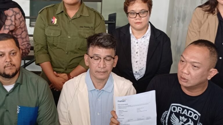 Ruben Onsu memberikan konferensi Pers bersama Jhon LBF atas Perdamaian Kasusnya dengan Dugaan Penipuan 3.5 Milyar. Foto: Tangkapan Layar Hype