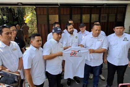 Relawan Gibran Penerus Jokowi (GPJ) menemui Presiden ke-7 Jokowi di Solo, Jawa Tengah, Selasa (11/8/2026).(KOMPAS.com/Labib Zamani)